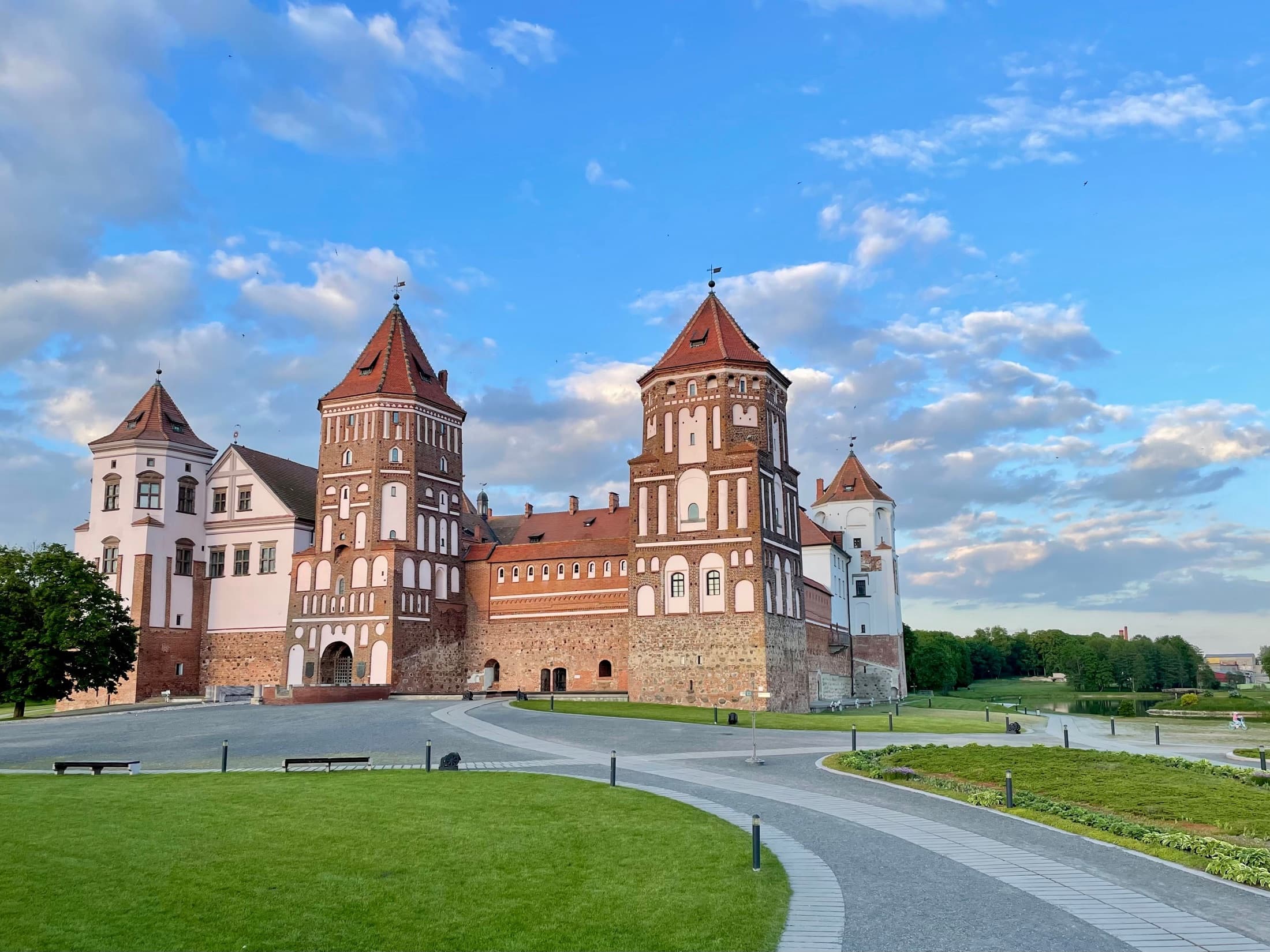 Mir Castle Complex, a UNESCO World Heritage site in Belarus, under a clear blue sky