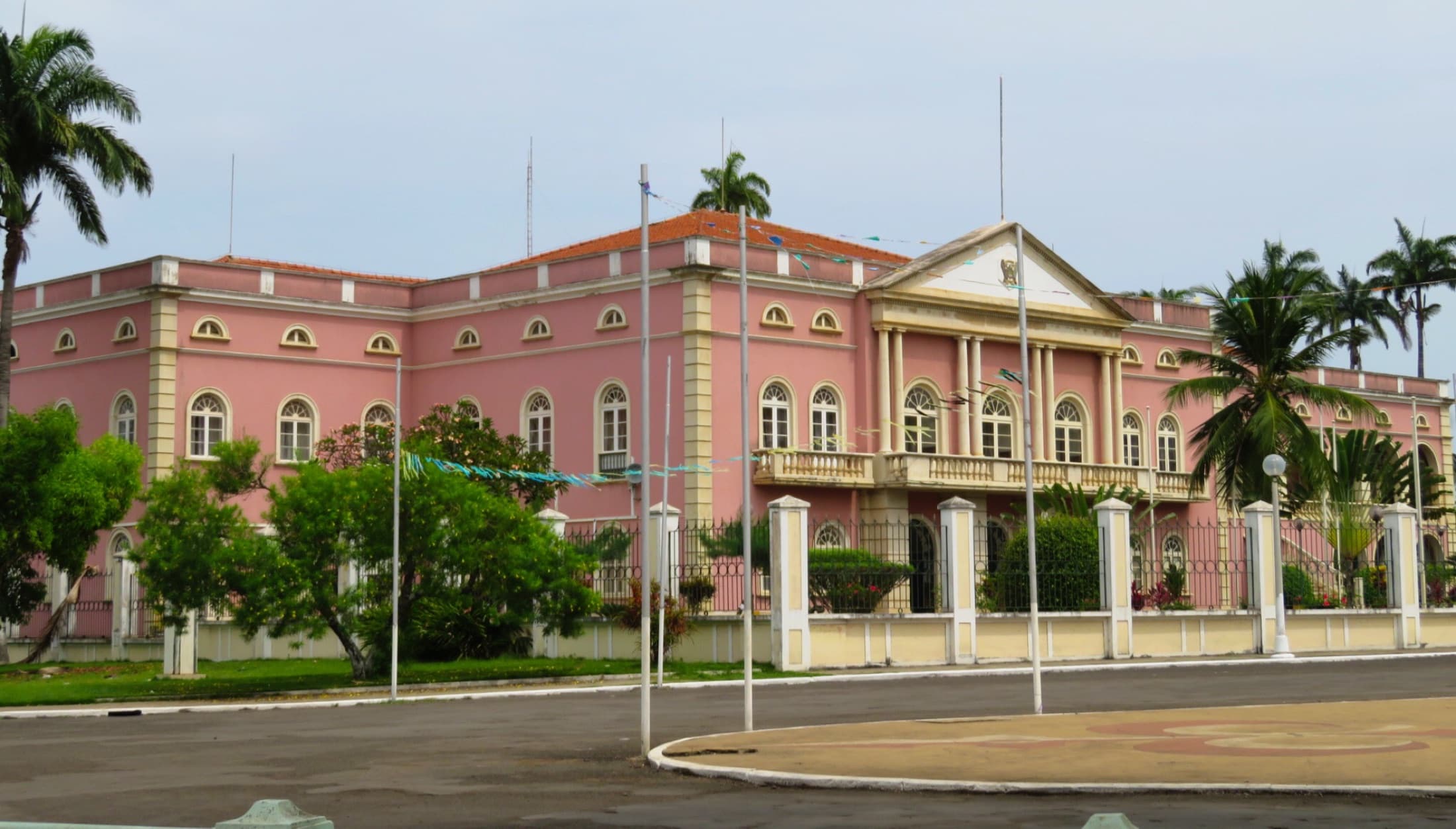 The Presidential Palace, a Portuguese colonial-era government building in São Tomé town