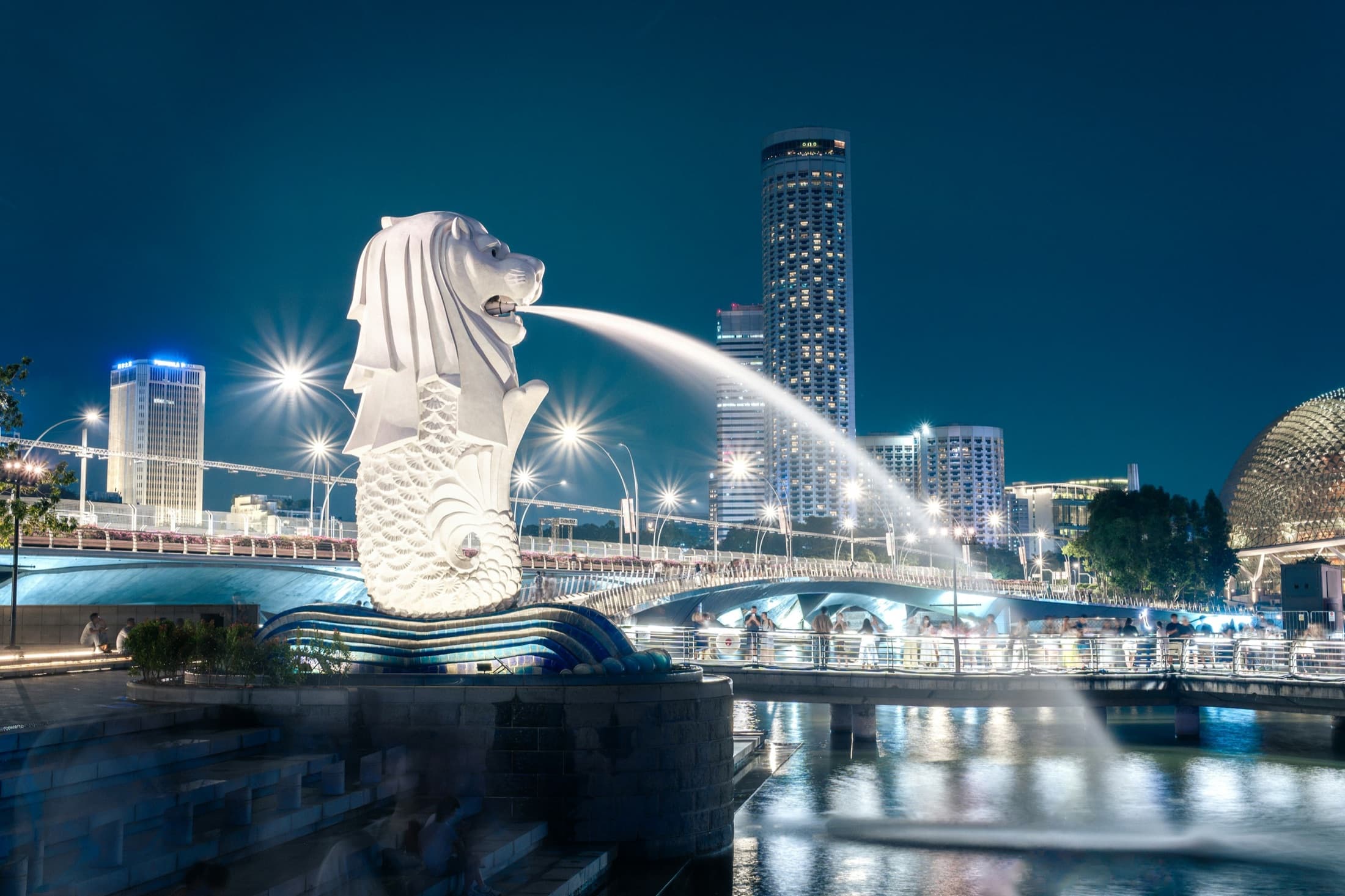 The Merlion statue spouting water in Singapore at night
